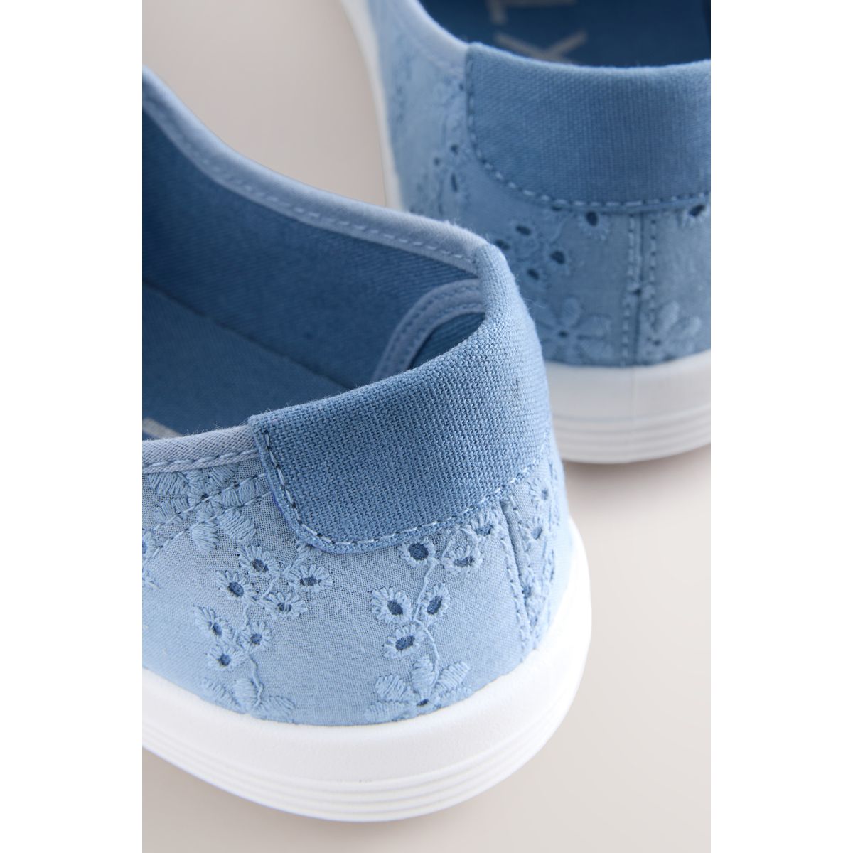 Baskets sans lacets en toile bleu, NEXT