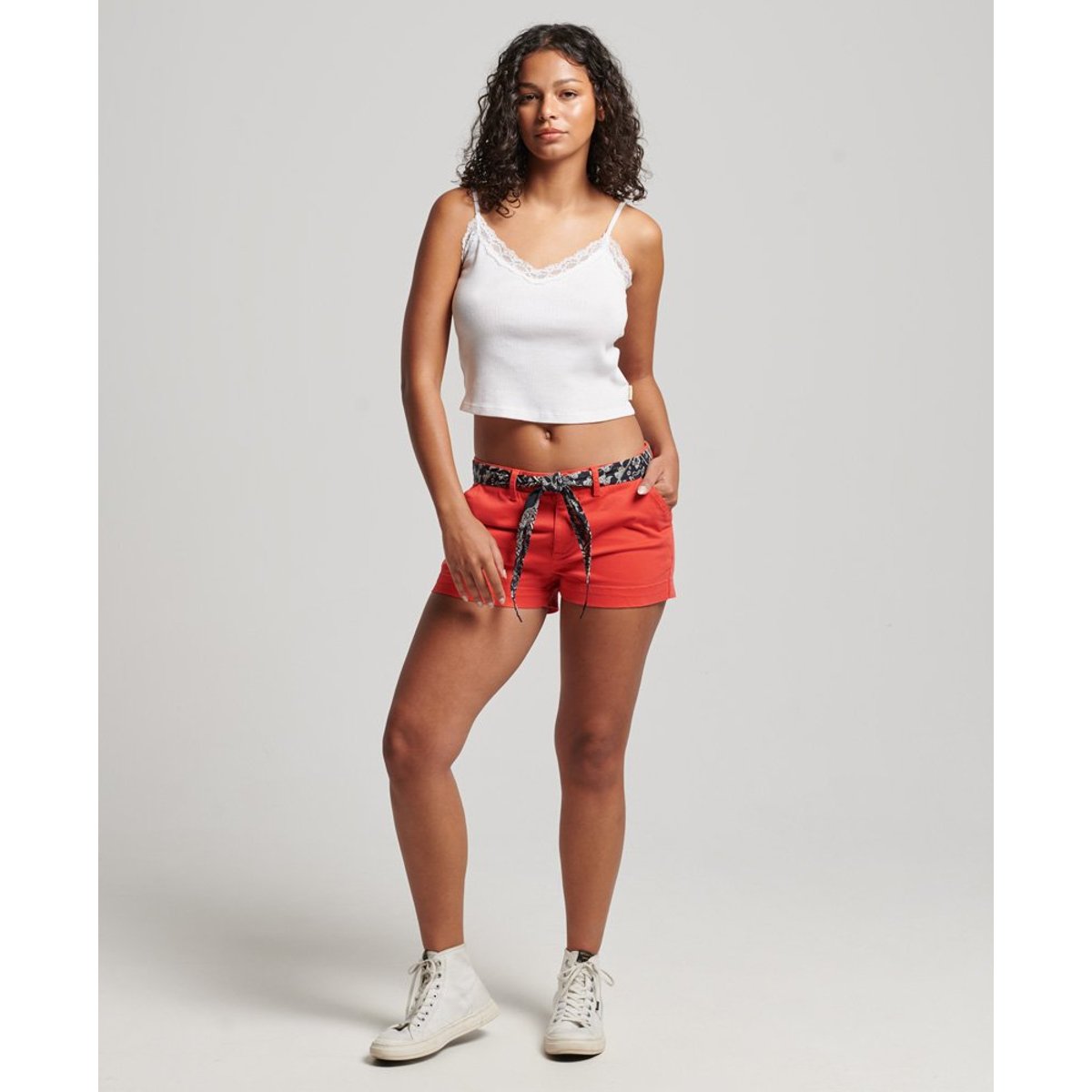 Short chino avec ceinture bandana rouge soda pop, SUPERDRY
