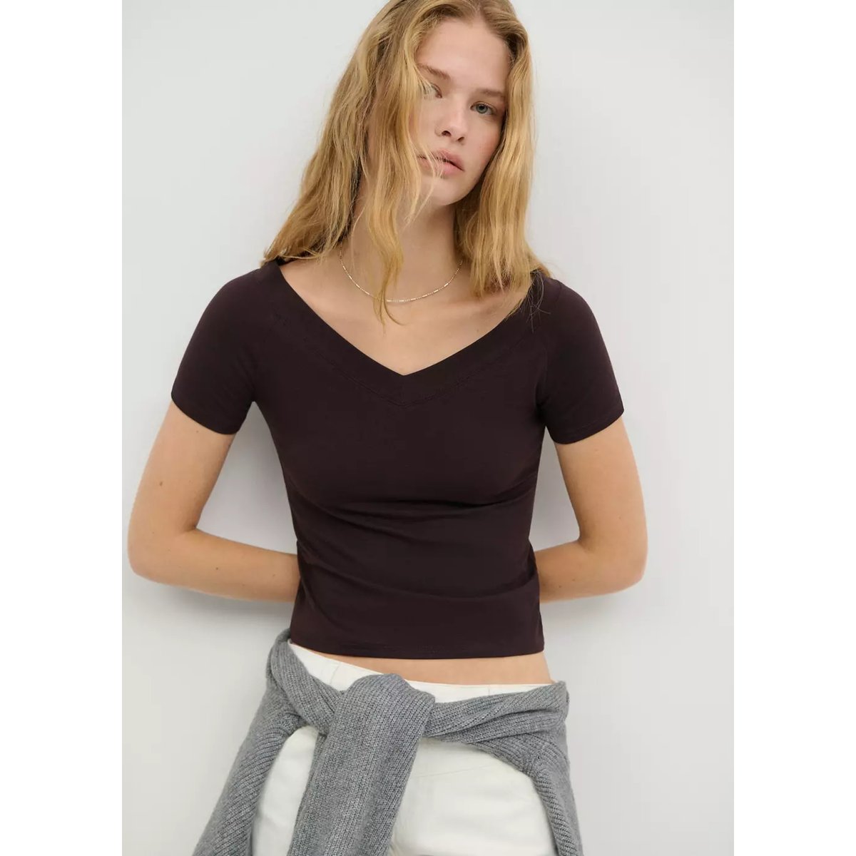T-shirt décolleté en V marron, MANGO TEEN