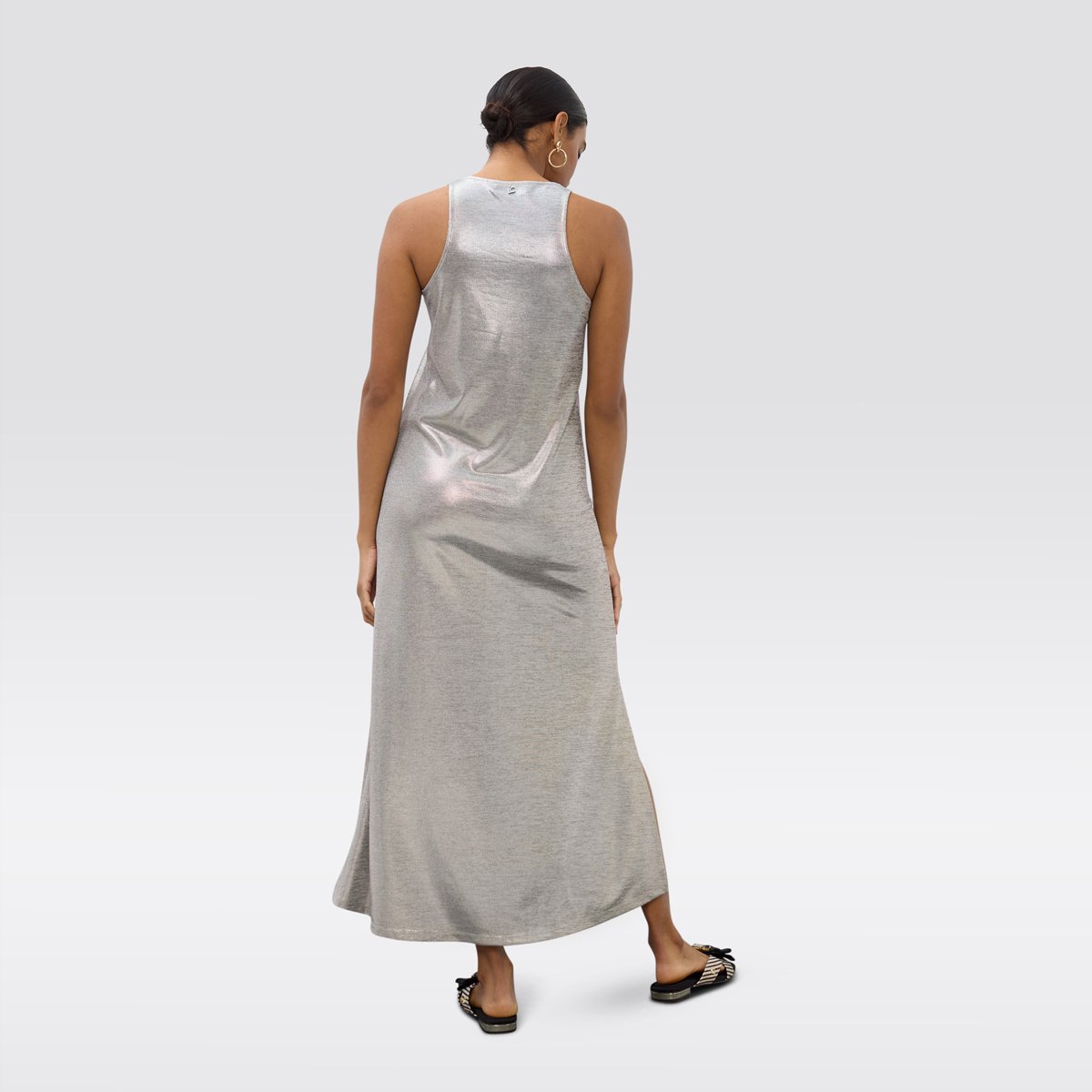 Robe longue fluide à fines bretelles effet métallisé argent, LOLA CASADEMUNT