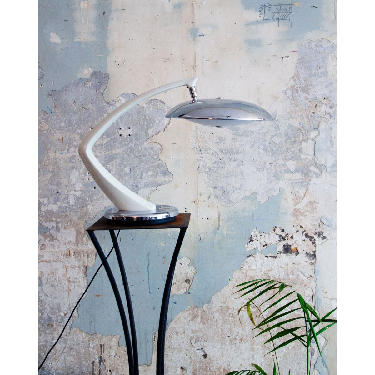Lampe des années soixante Julia N°899 - Bon état métal, DEBONGOUT