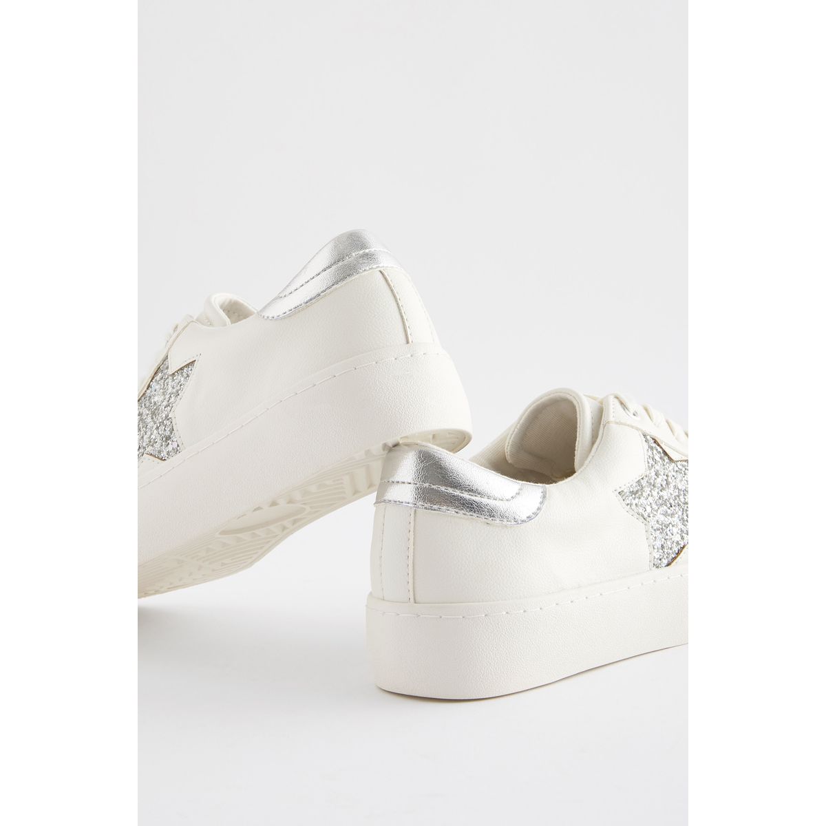Baskets lacées semelles épaisses et étoiles blanc/argent, NEXT