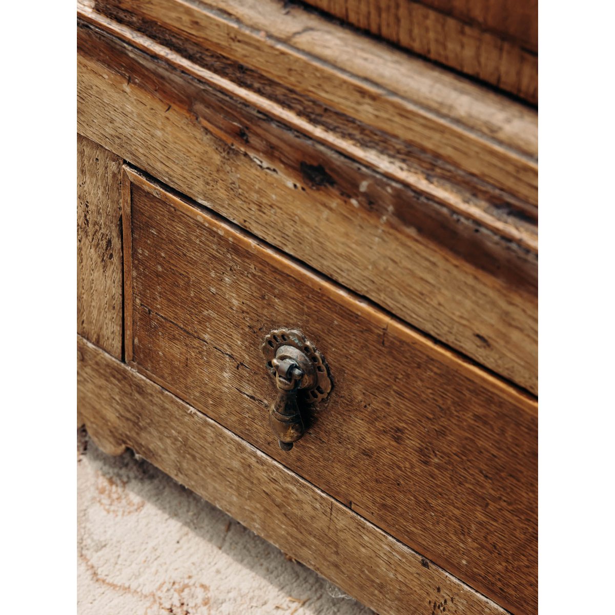 Buffet rustique massif Gilbert N°1696 - Bon état bois foncé, DEBONGOUT