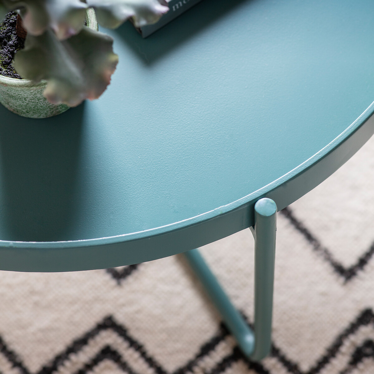Sagar Round Metal Tray Coffee Table blue, SO'HOME