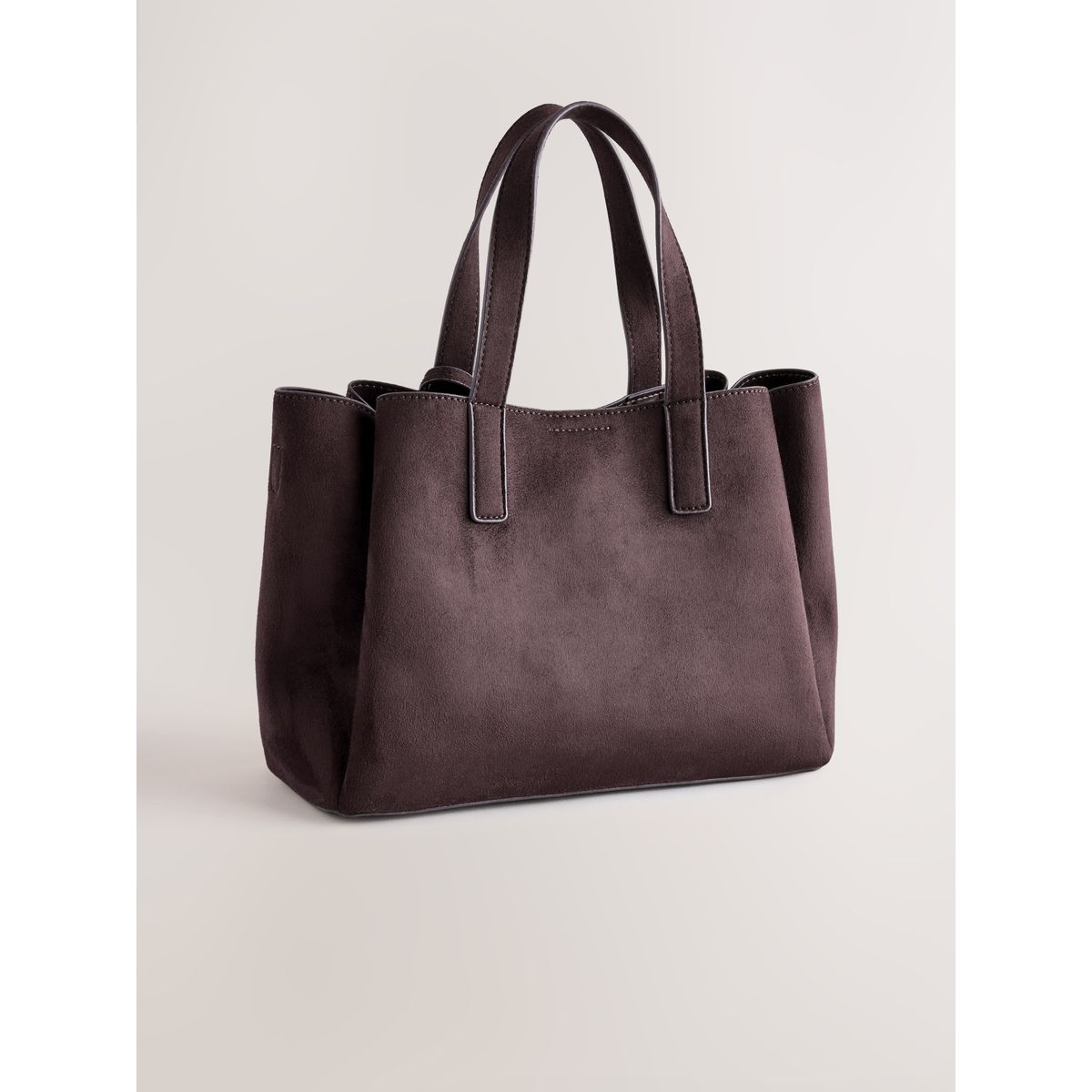 Sac à main en suédine avec breloque marron chocolat, NEXT