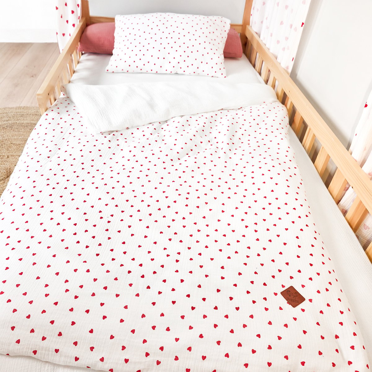 Parure de lit réversible en gaze de coton LOVIO rouge, SEVIRA KIDS