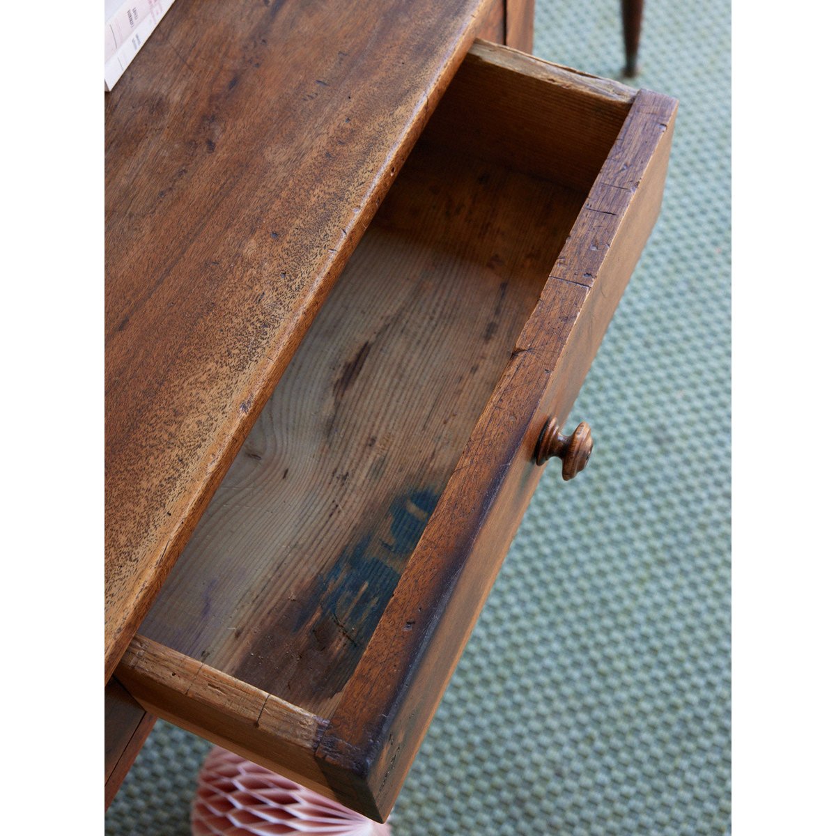 Table d'appoint en bois Francine N°1594 - Bon état bois foncé, DEBONGOUT