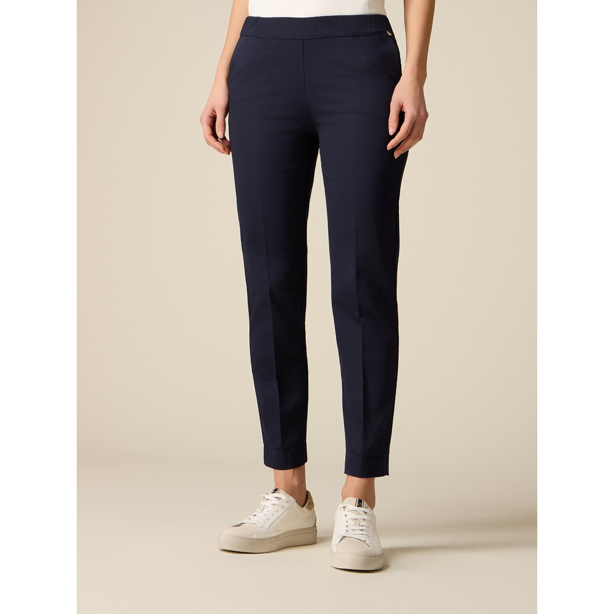 Chinos bleu, OLTRE