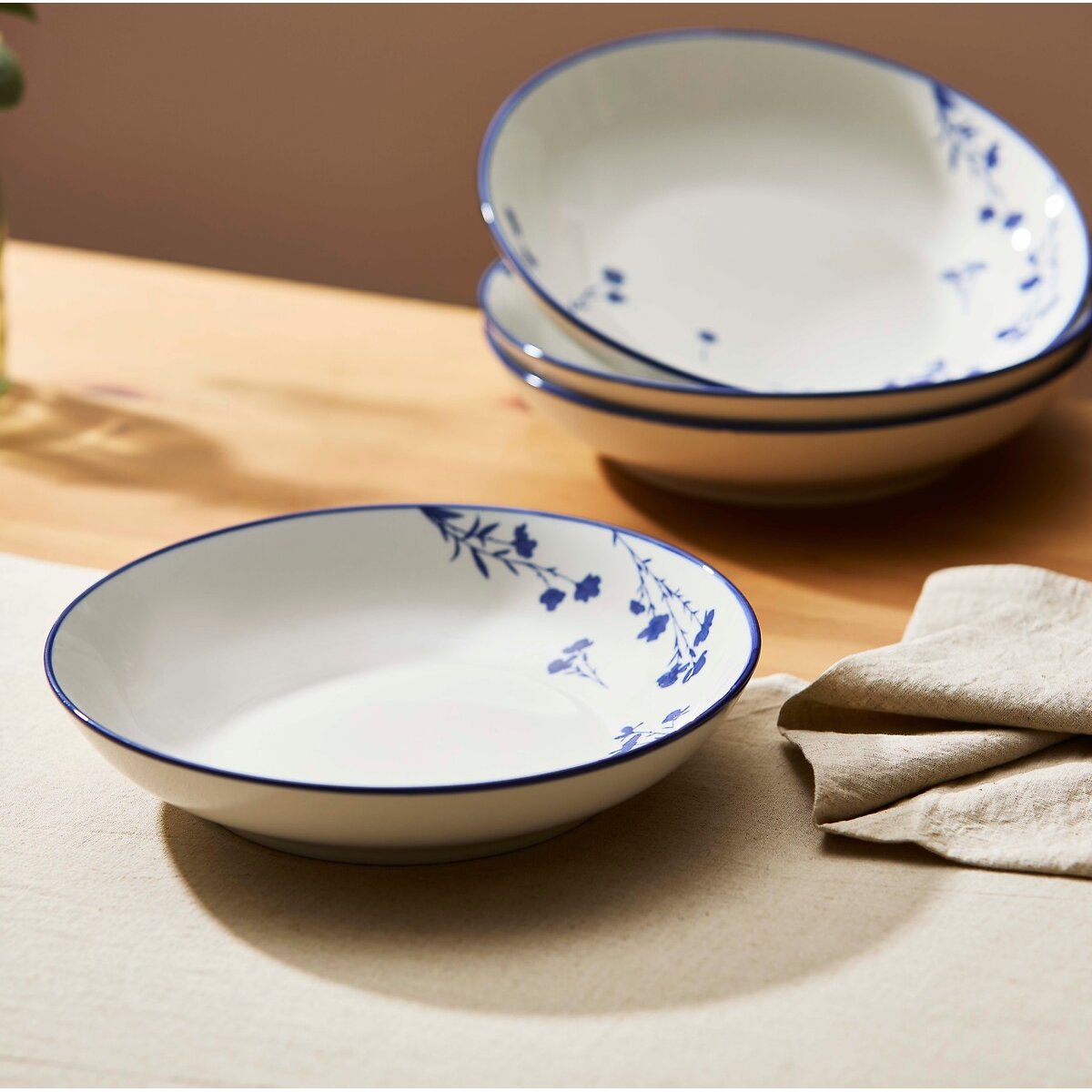 Set of 4 Isabella Pasta Bowls white + blue, ROYAL VICTORIA