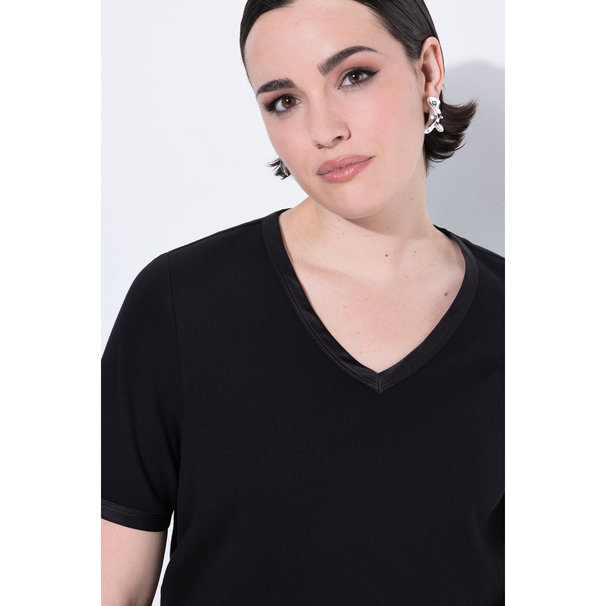 T-shirt en jersey côtelé, liseré en satin noir, ULLA POPKEN