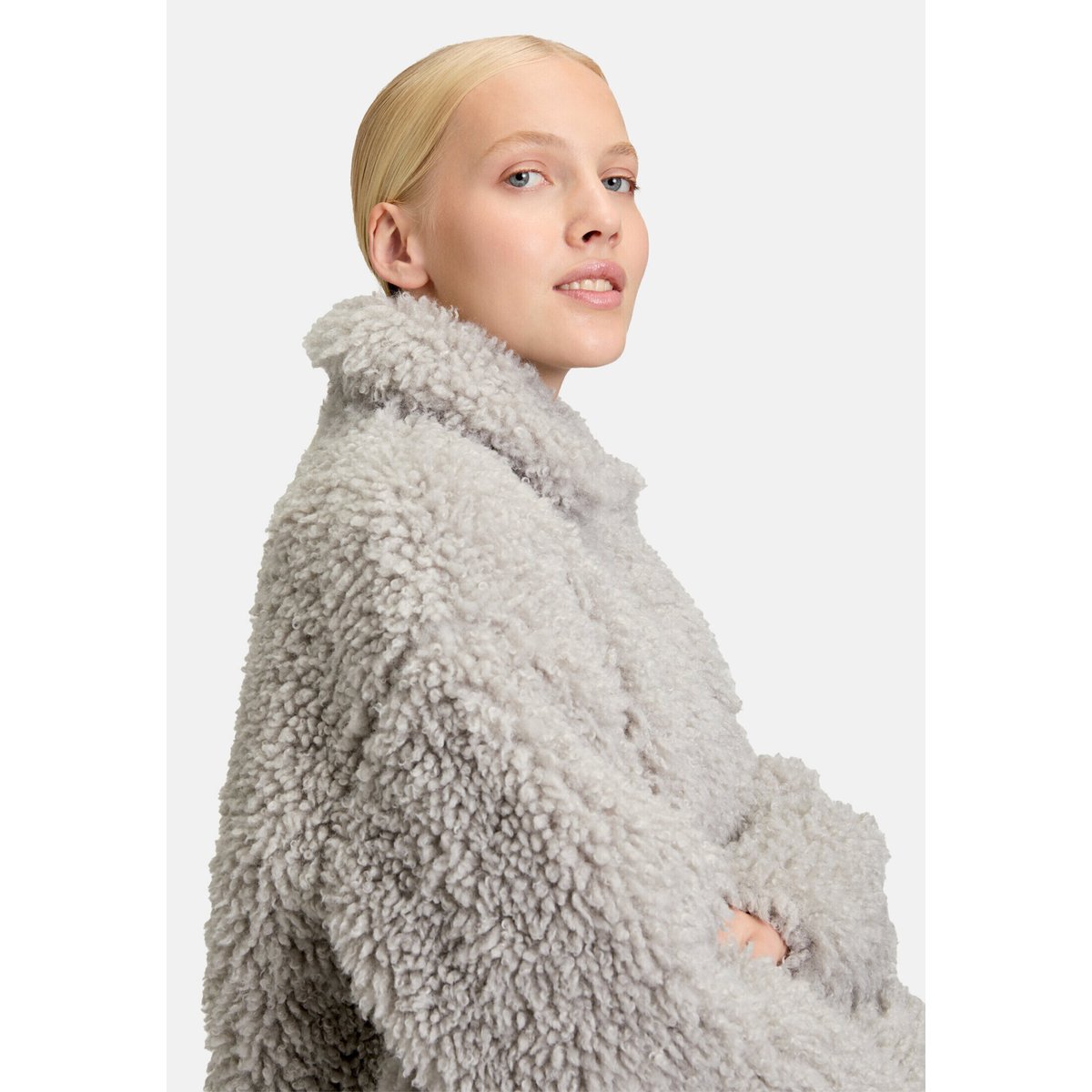 Veste en peluche à col droit light stone, AMBER & JUNE