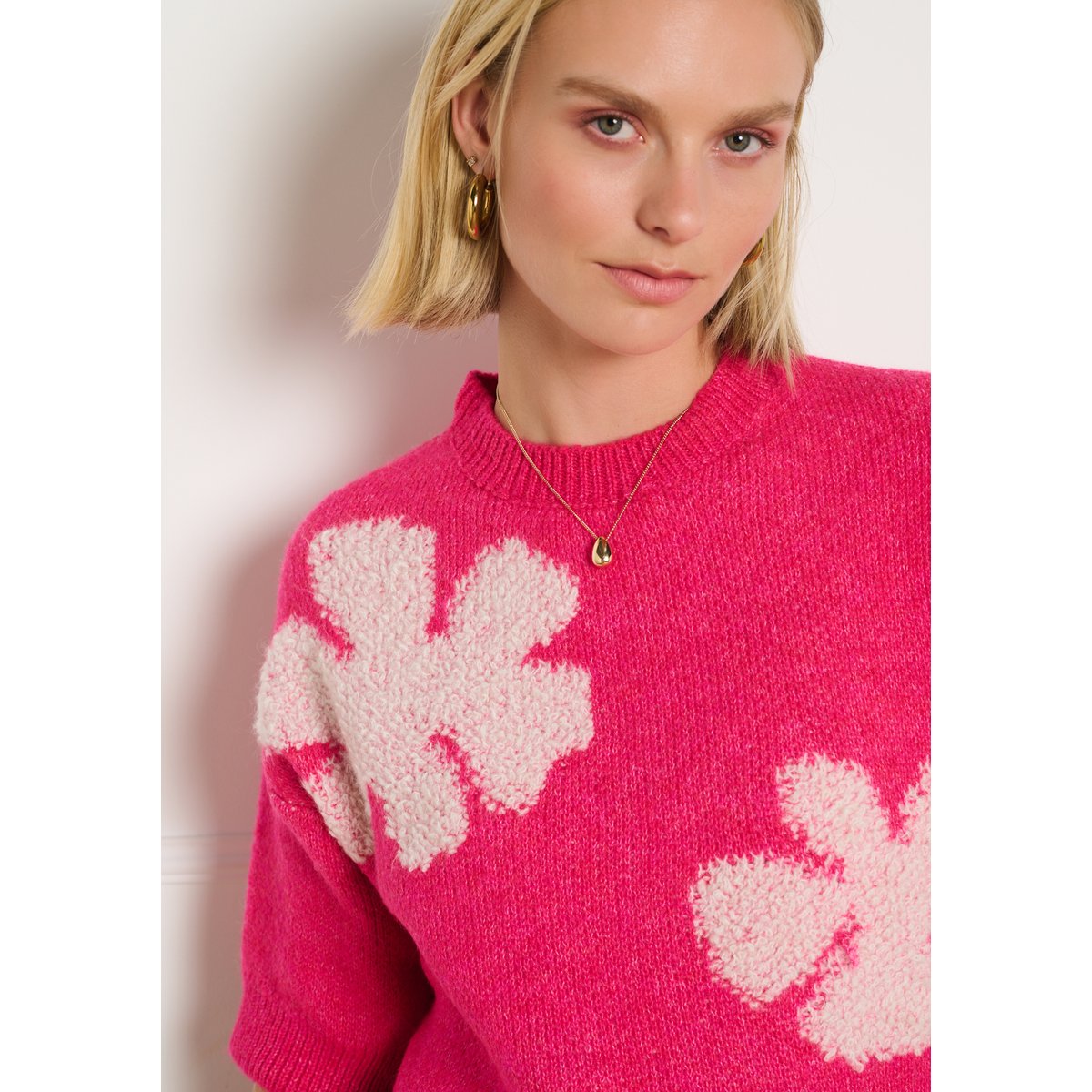 Pull fleuri manches courtes rose fluo, LOLALIZA