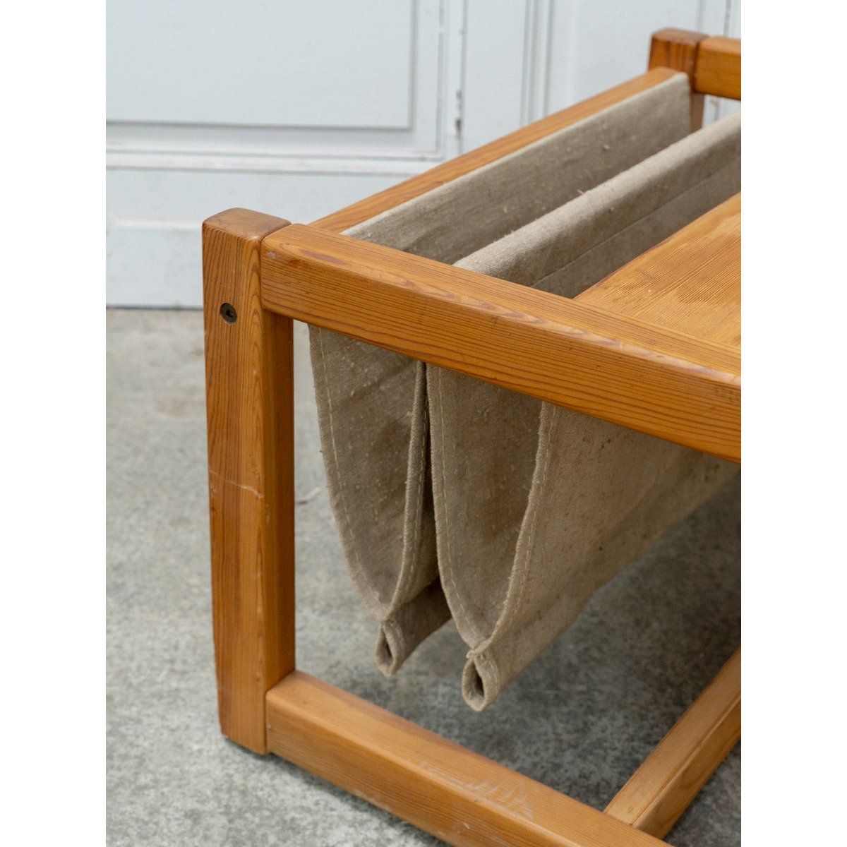 Table basse avec son porte-revue en toile Donna N°1068 - Bon état bois clair, DEBONGOUT