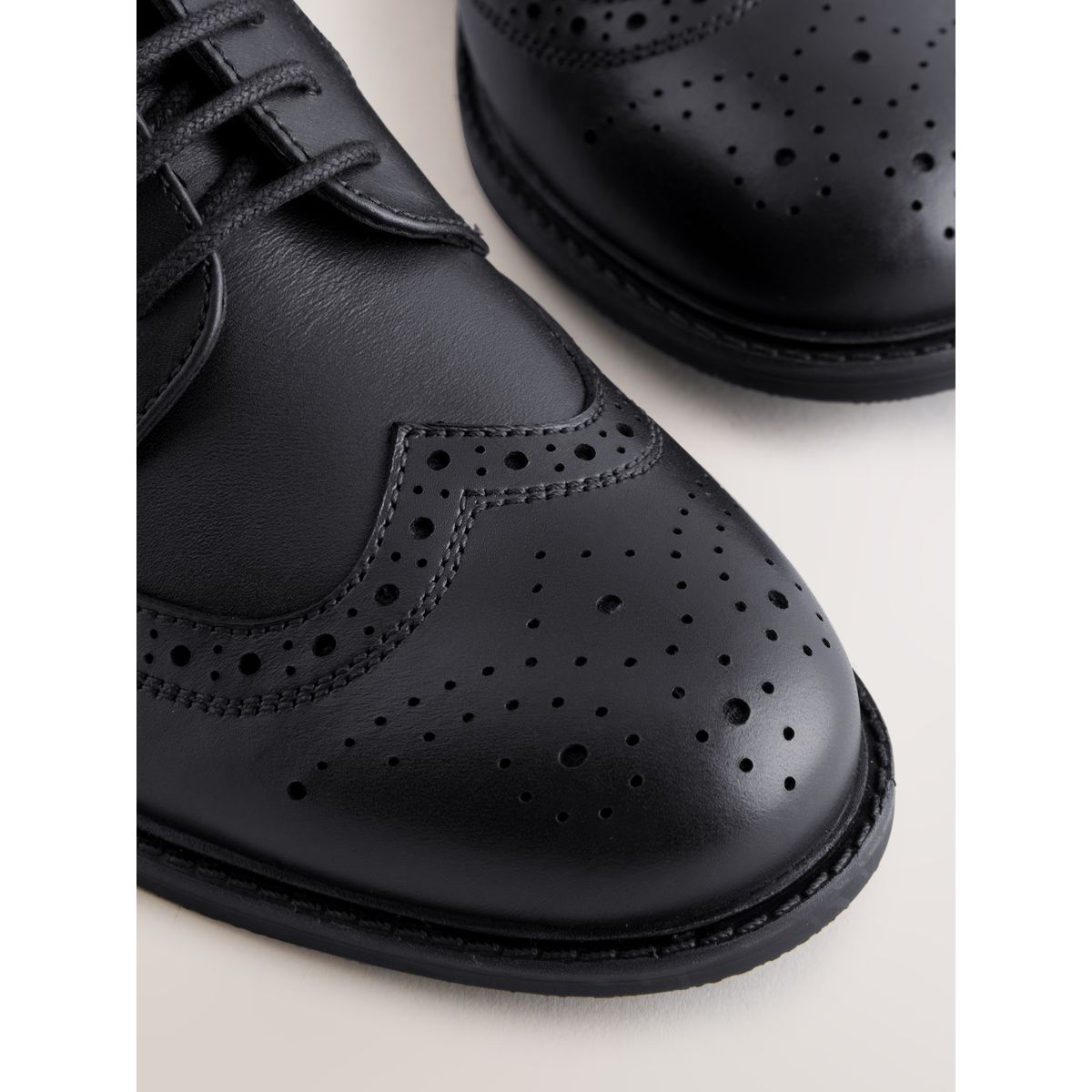 Chaussures richelieu à lacets en cuir noir, NEXT