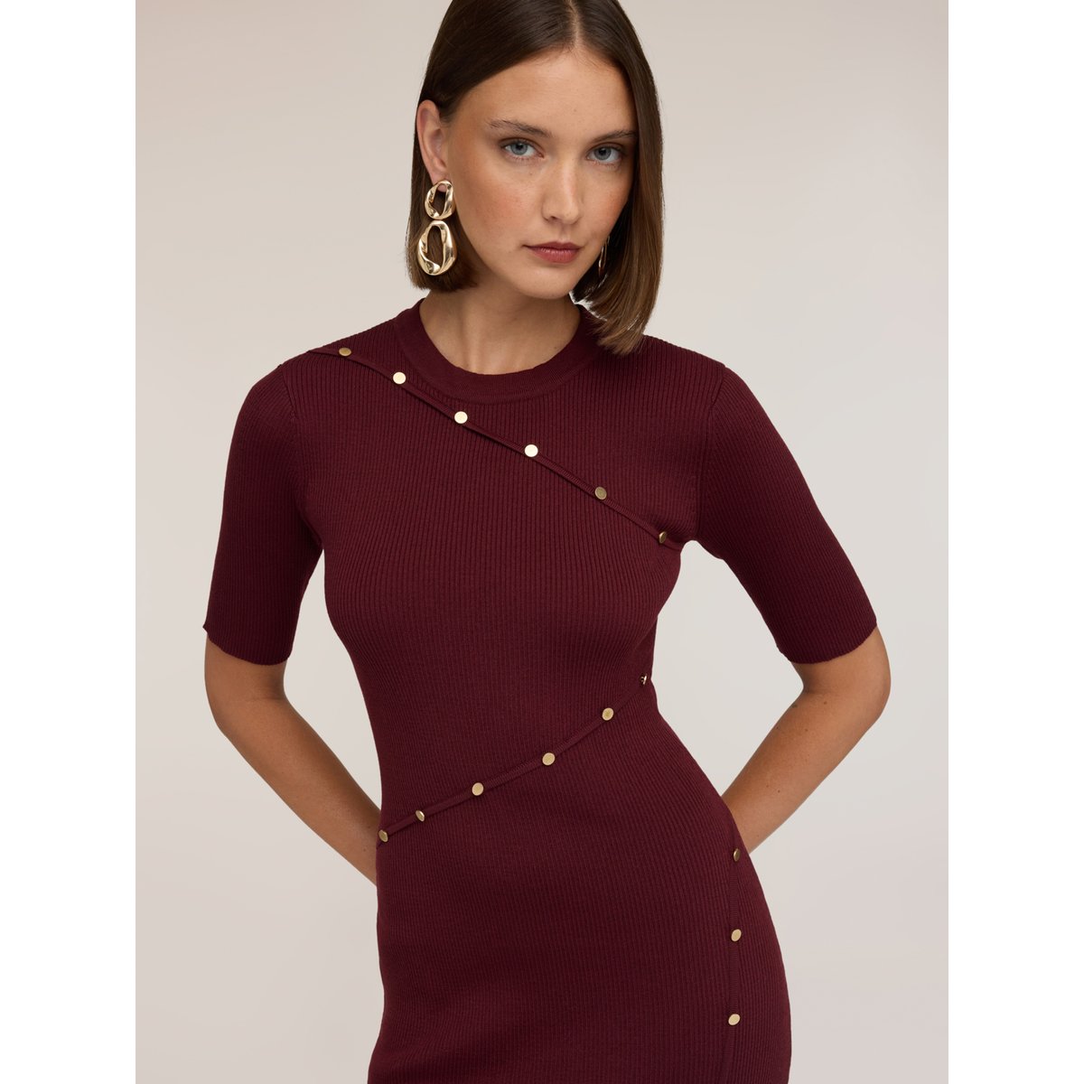 Robe fourreau côtelée avec petits boutons burgundy, MOTIVI