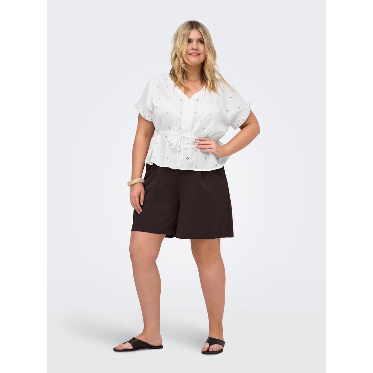 Top bright white, ONLY CARMAKOMA