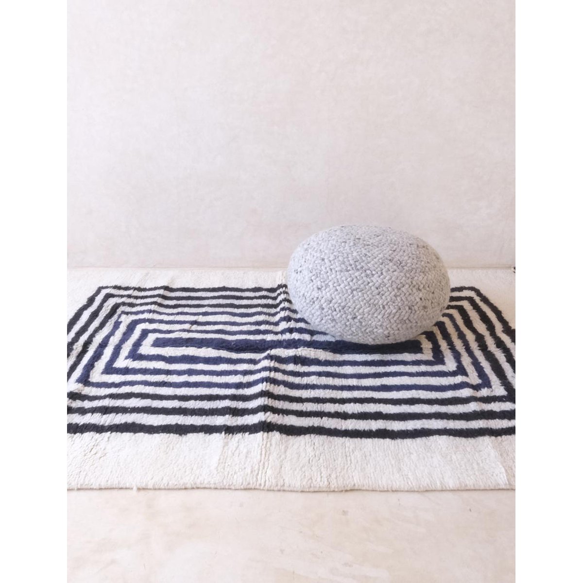 Tapis berbère élégant pour intérieur moderne en laine 175 x 268 cm noir intense, AFK LIVING