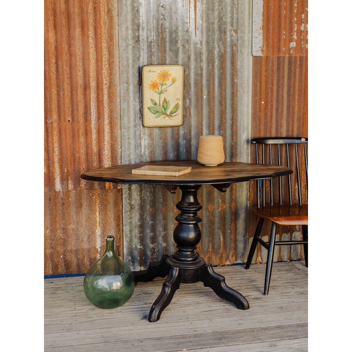 Table d'appoint en bois Francine N°1675 - Bon état bois foncé, DEBONGOUT