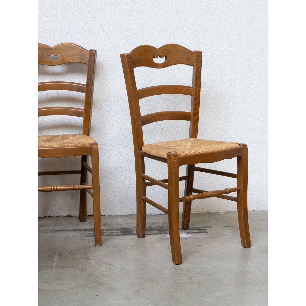 Paire de chaises en bois et paille Claude N°1723 - Bon état bois clair, DEBONGOUT