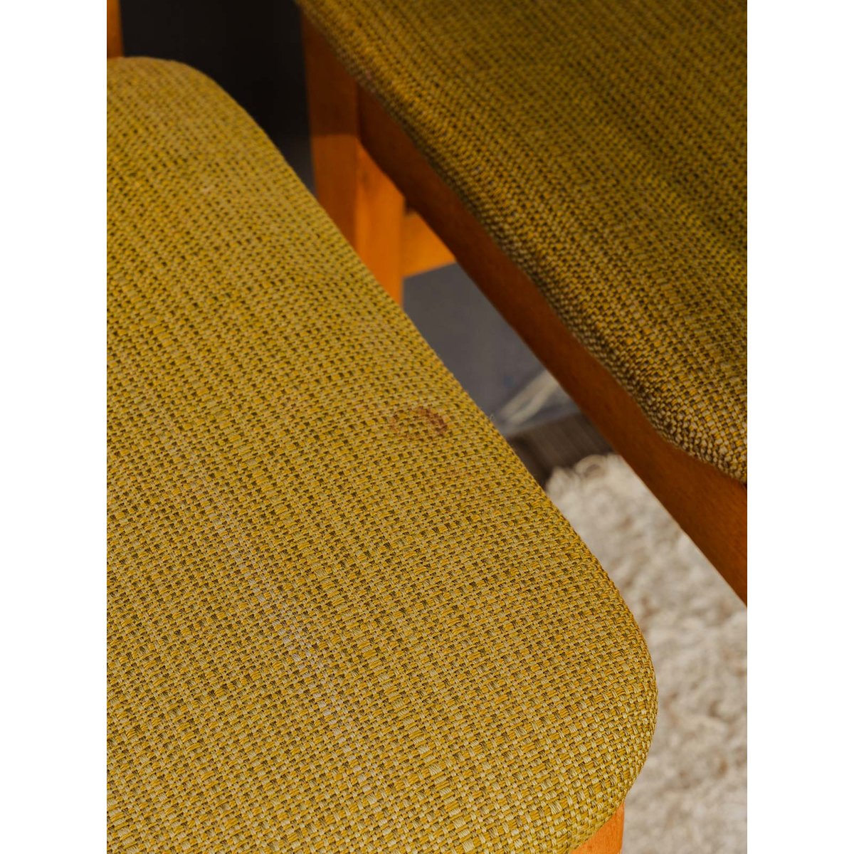 Lot de 4 chaises en bois et tissu vert Alma N°1872 - Bon état bois clair, DEBONGOUT