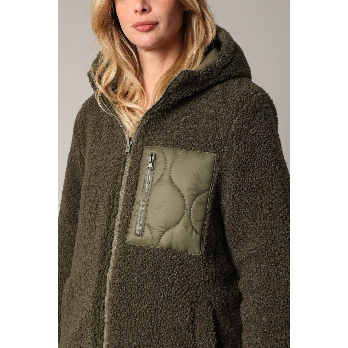 Manteau réversible en sherpa et tissu matelassé EDWINA dark khaki, DEELUXE