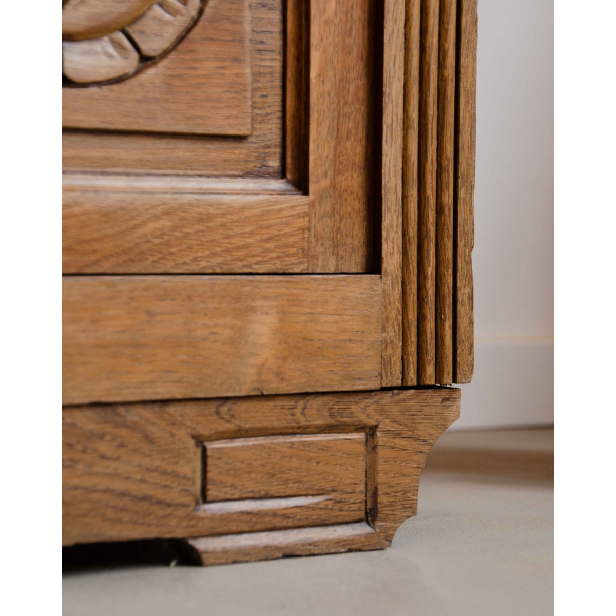 Table de chevet en marbre et bois Odile N°1399 - Bon état rose, DEBONGOUT