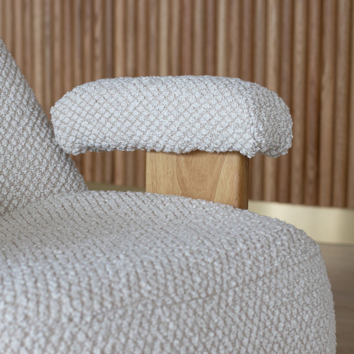 Fauteuil en bouclette et structure en bois, ULYSSE beige-naturel, NOW'S HOME