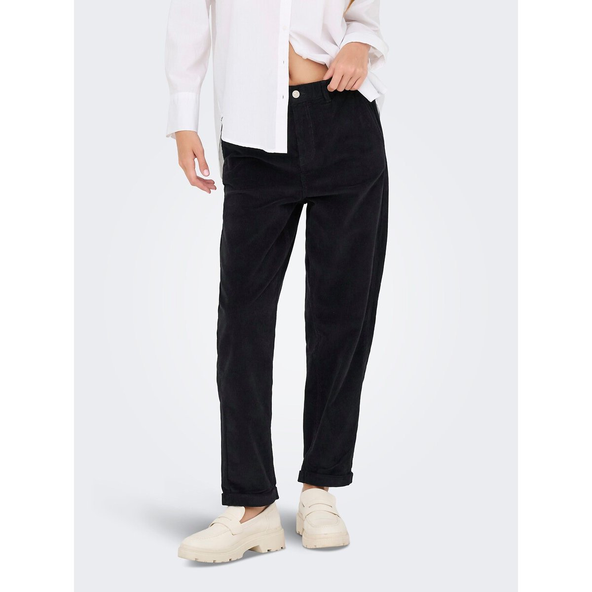 Pantalon carotte en velours noir, ONLY