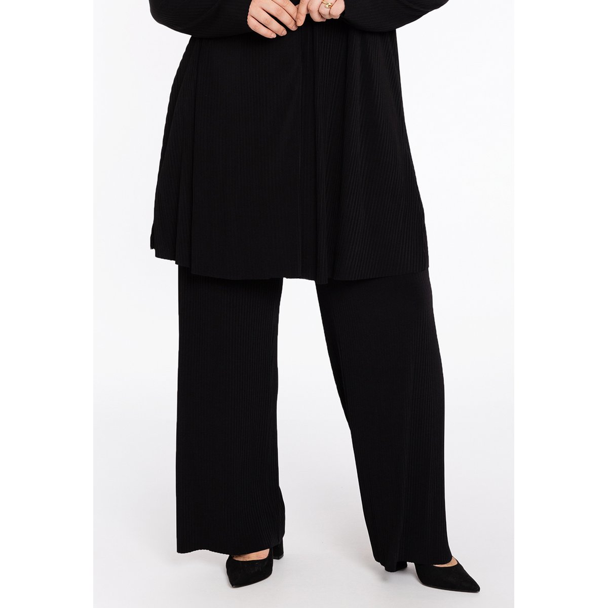 Pantalon avec une ceinture élastique noir, YOEK