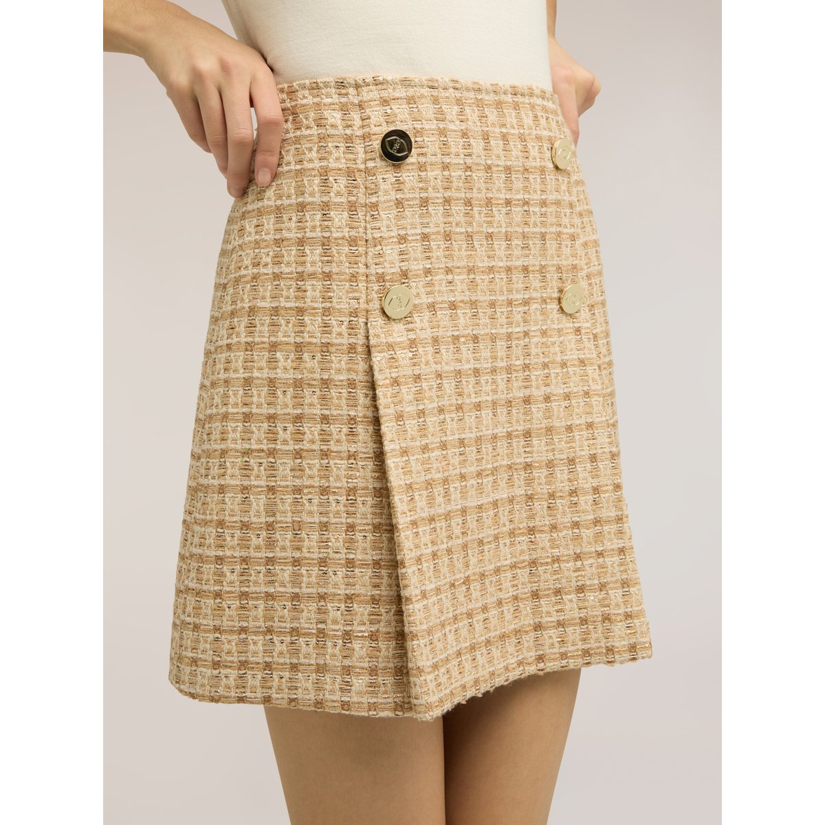 Mini-jupe plissée avec boutons beige, MOTIVI