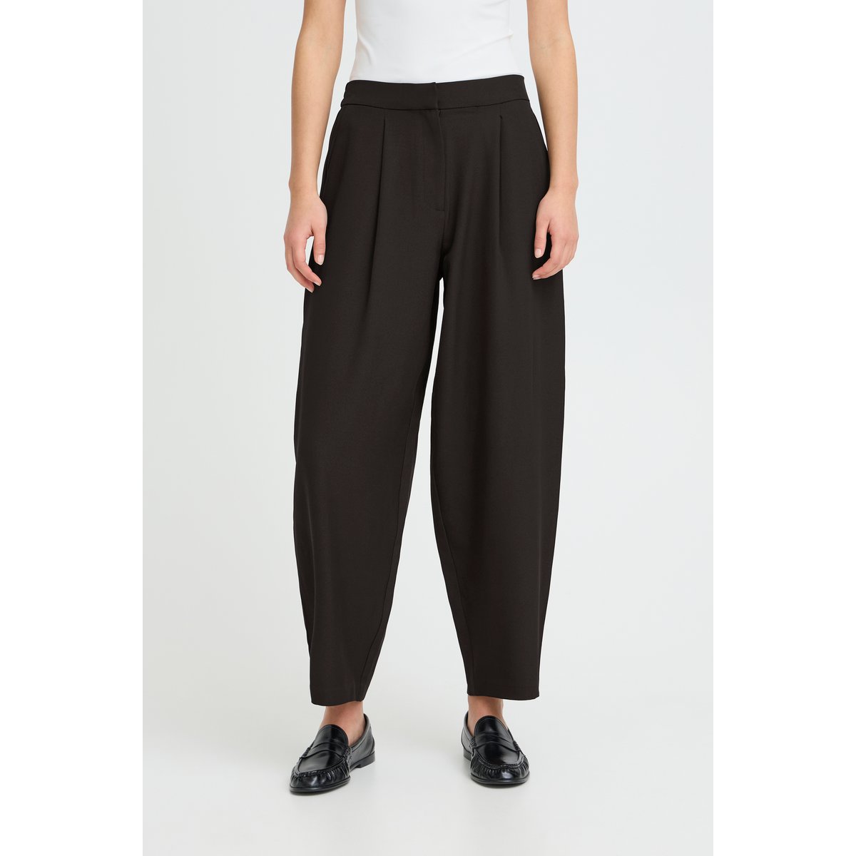 Pantalon coupe large, longueur cheville, taille elastiqué au dos noir, ICHI