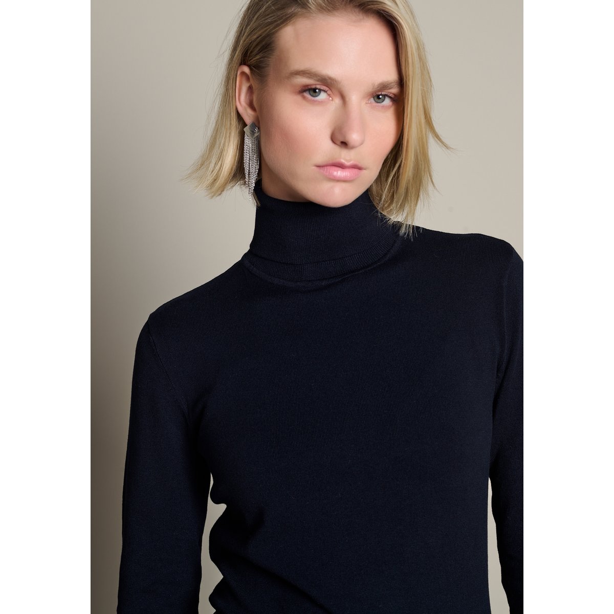 Pull col roulé en viscose noir, LOLALIZA