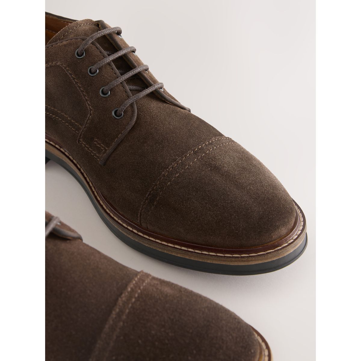 Chaussures avec bout en daim marron, NEXT