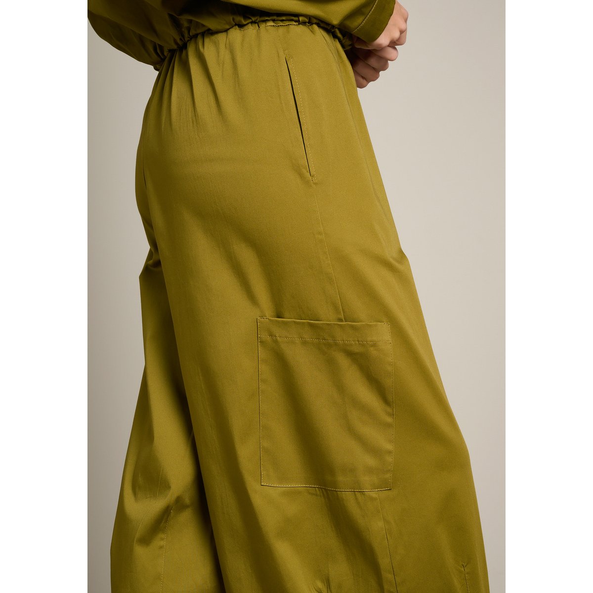 Pantalon en popeline satinée vert, LOLALIZA