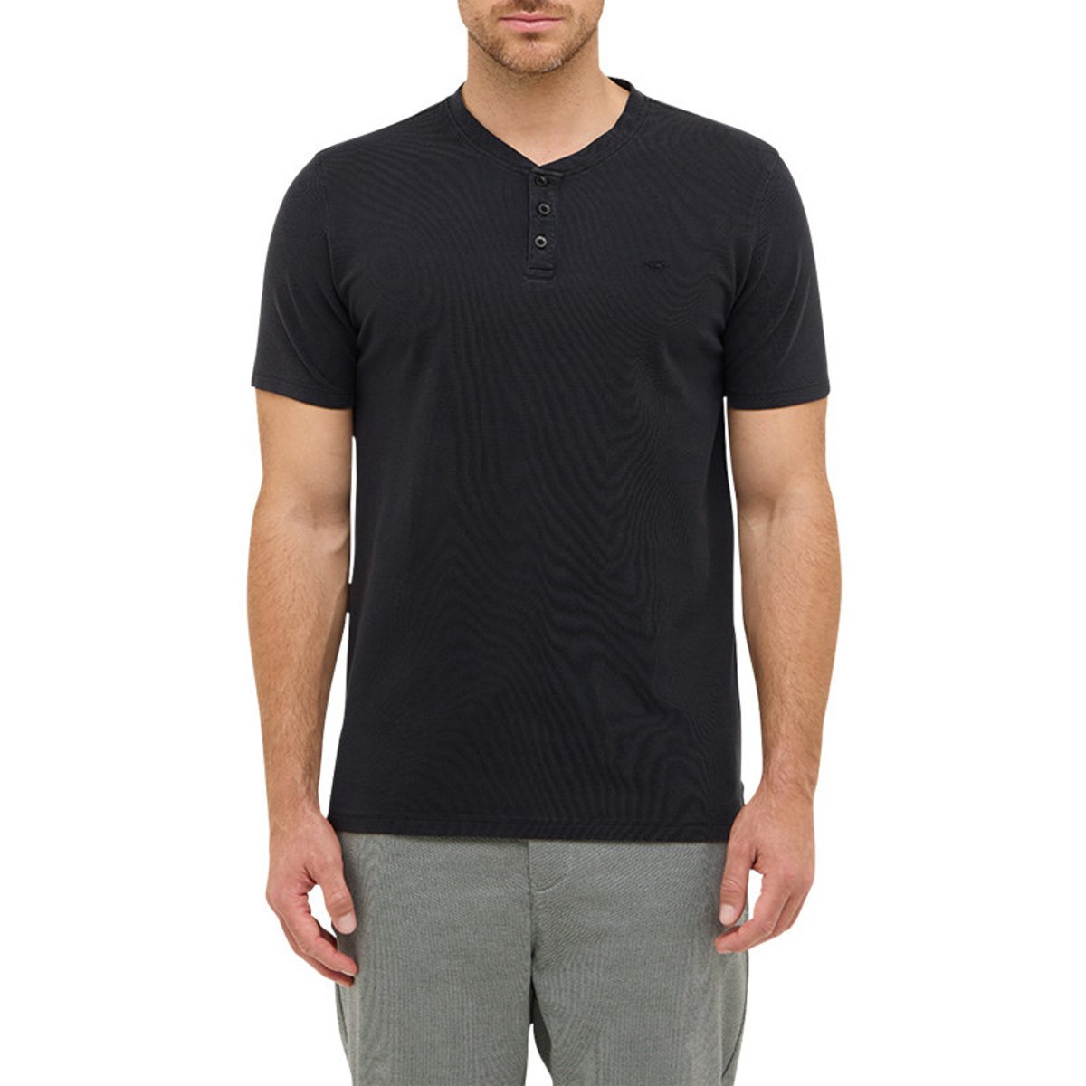 T-shirt en coton noir uni avec un col tunisien et des manches courtes noir, MUSTANG