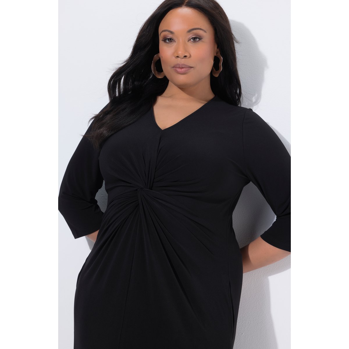 Robe midi, décolleté en V et manches 3/4 noir, ULLA POPKEN