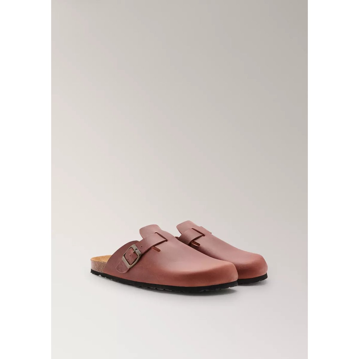 Chaussons sabots en cuir marron, MANGO