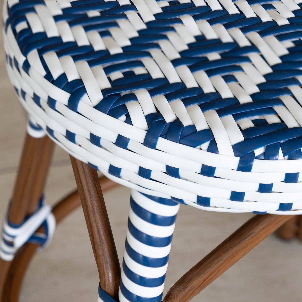 Tabouret de bar effet rotin naturel, SCALA bleu, NOW'S HOME