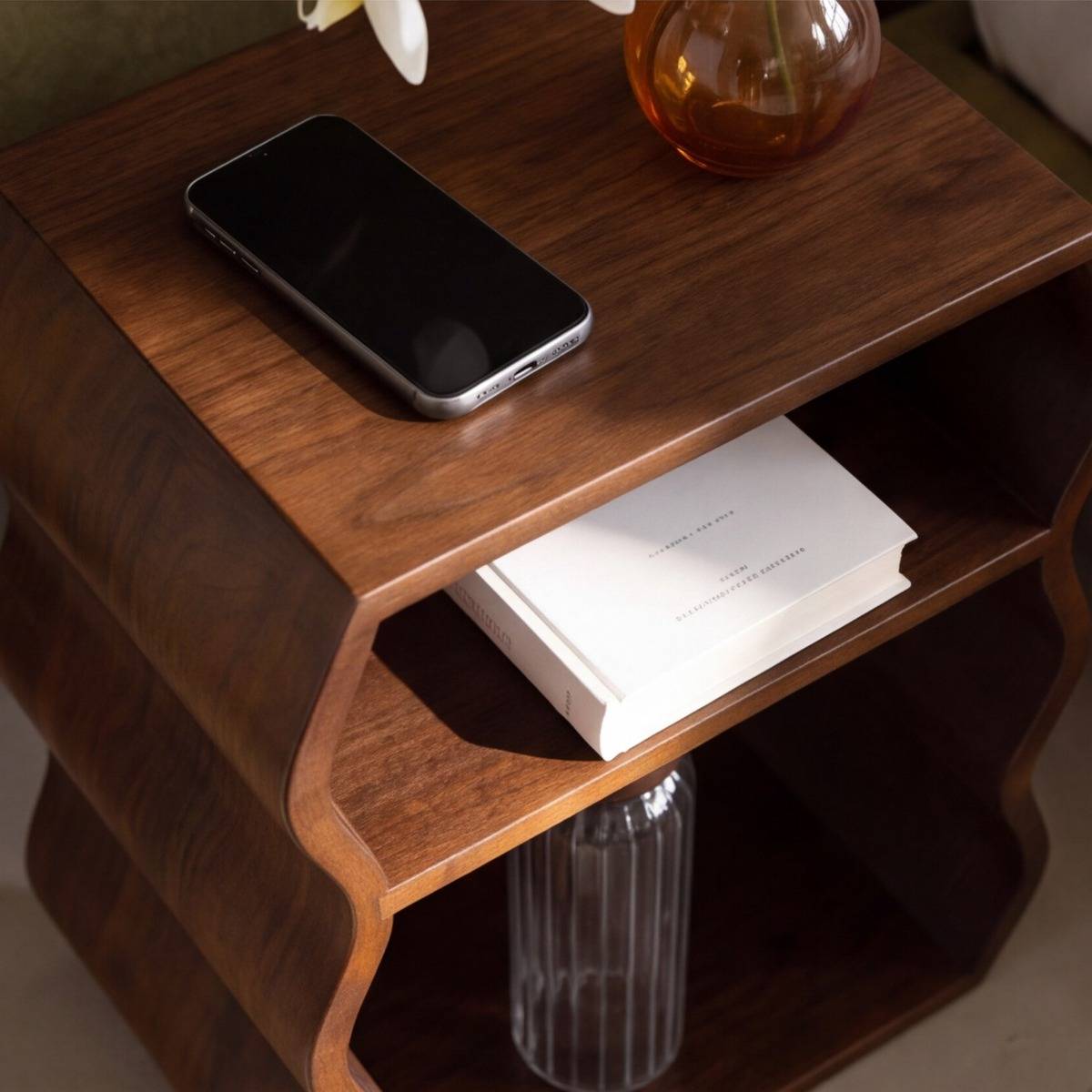 Table de chevet en bois de manguier vagues  MAORA bois foncé, MADE IN MEUBLES 