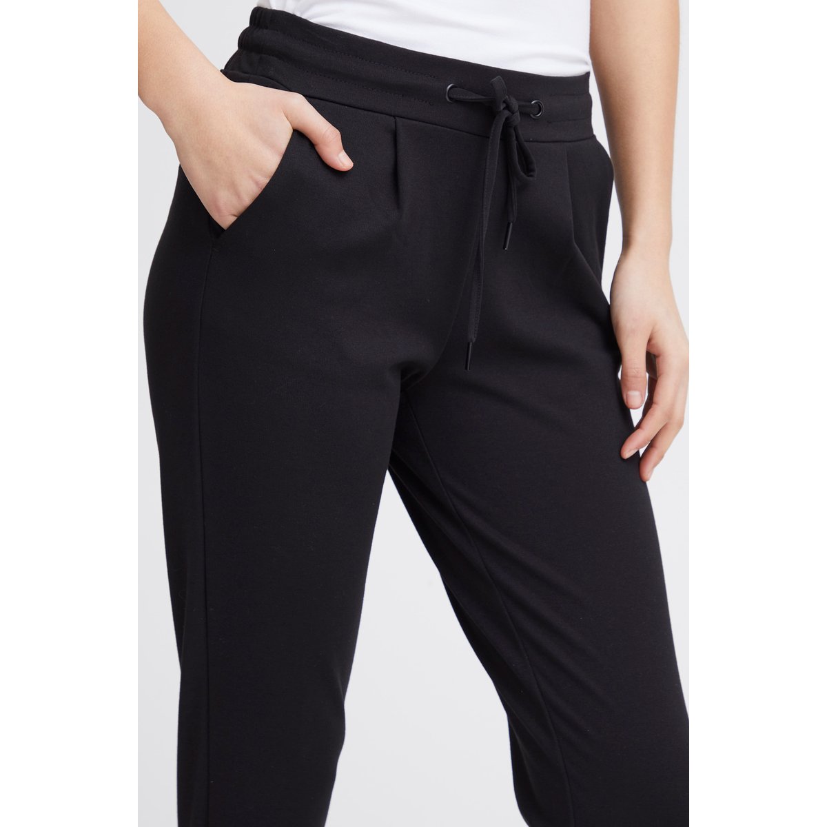 Pantalon coupe droite, longueur cheville, taille élastiquée noir, ICHI