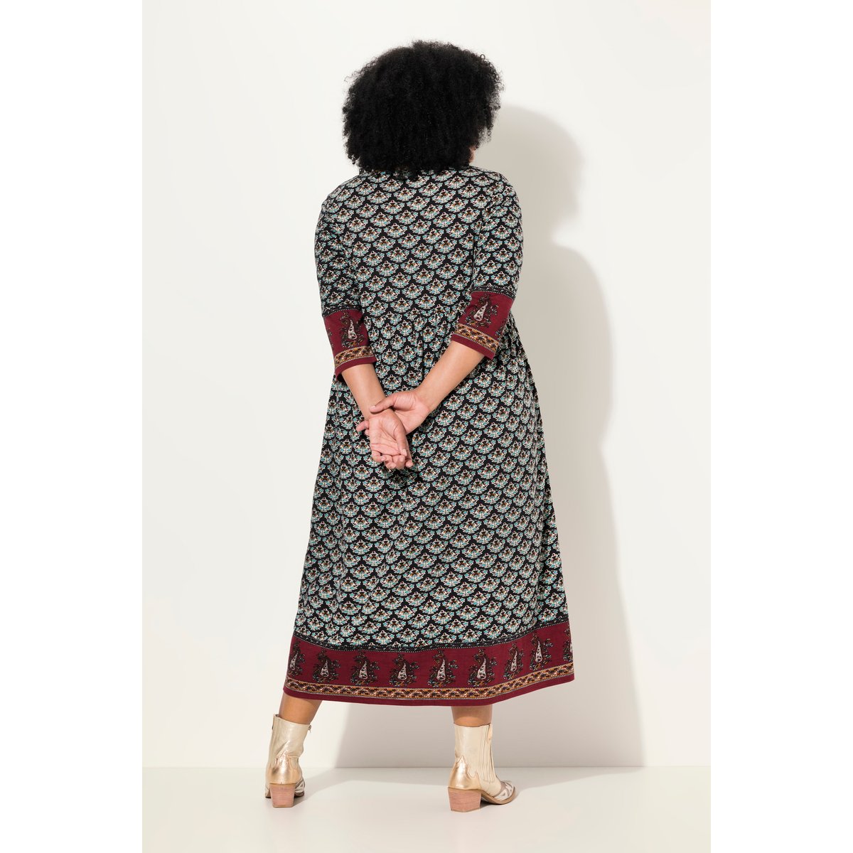 Robe en jersey avec poches. Encolure carrée noir, ULLA POPKEN