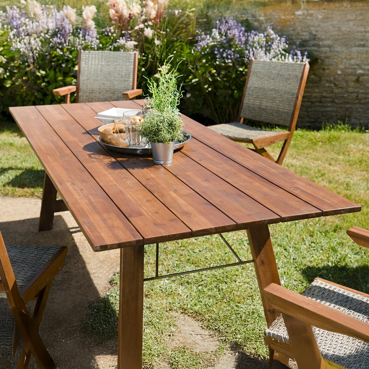 Table de jardin rectangulaire style contemporain en bois d'acacia 220x90cm SUMMER 10 personnes bois naturel, PIER IMPORT