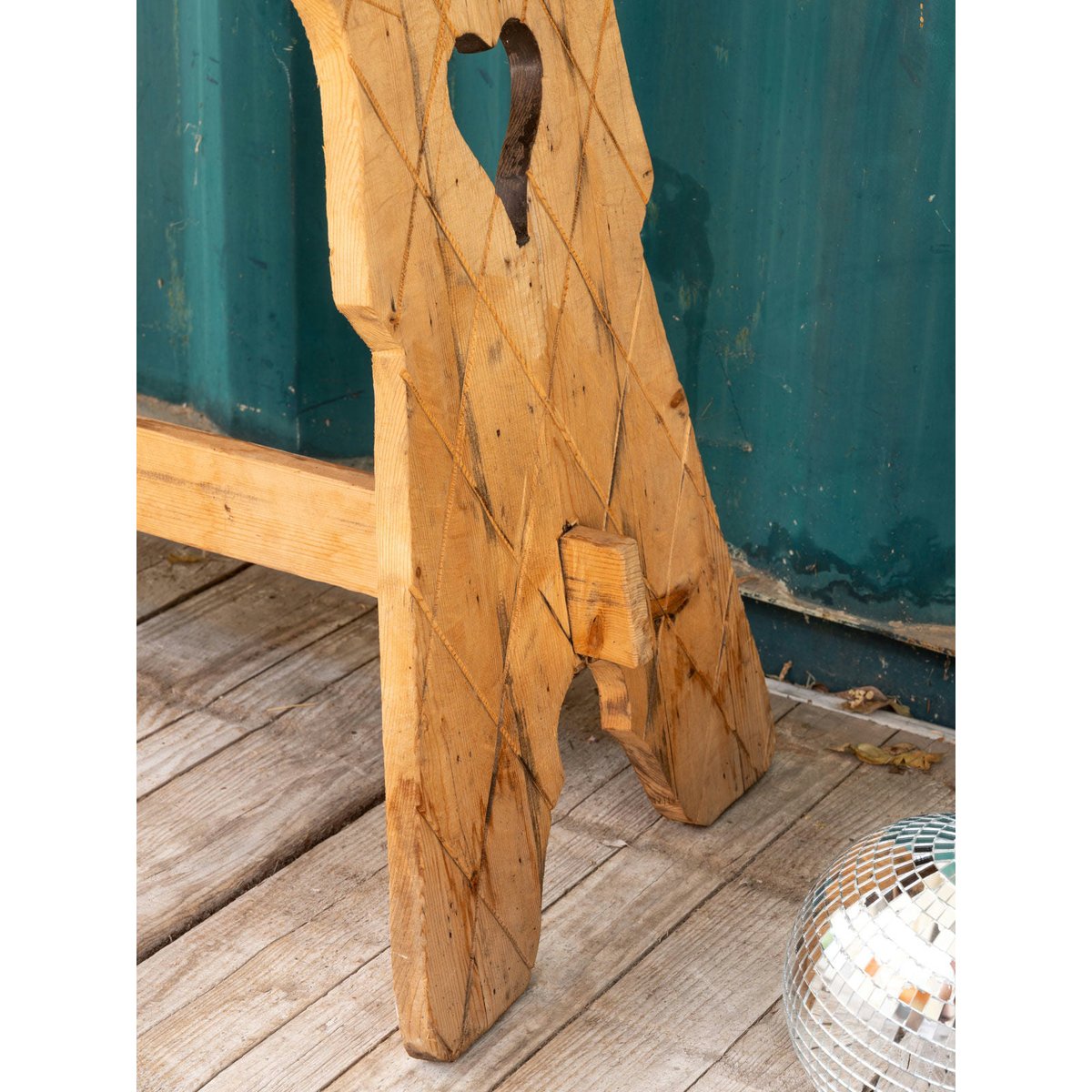 Table d'appoint en bois Francine N°1089 - Bon état bois clair, DEBONGOUT