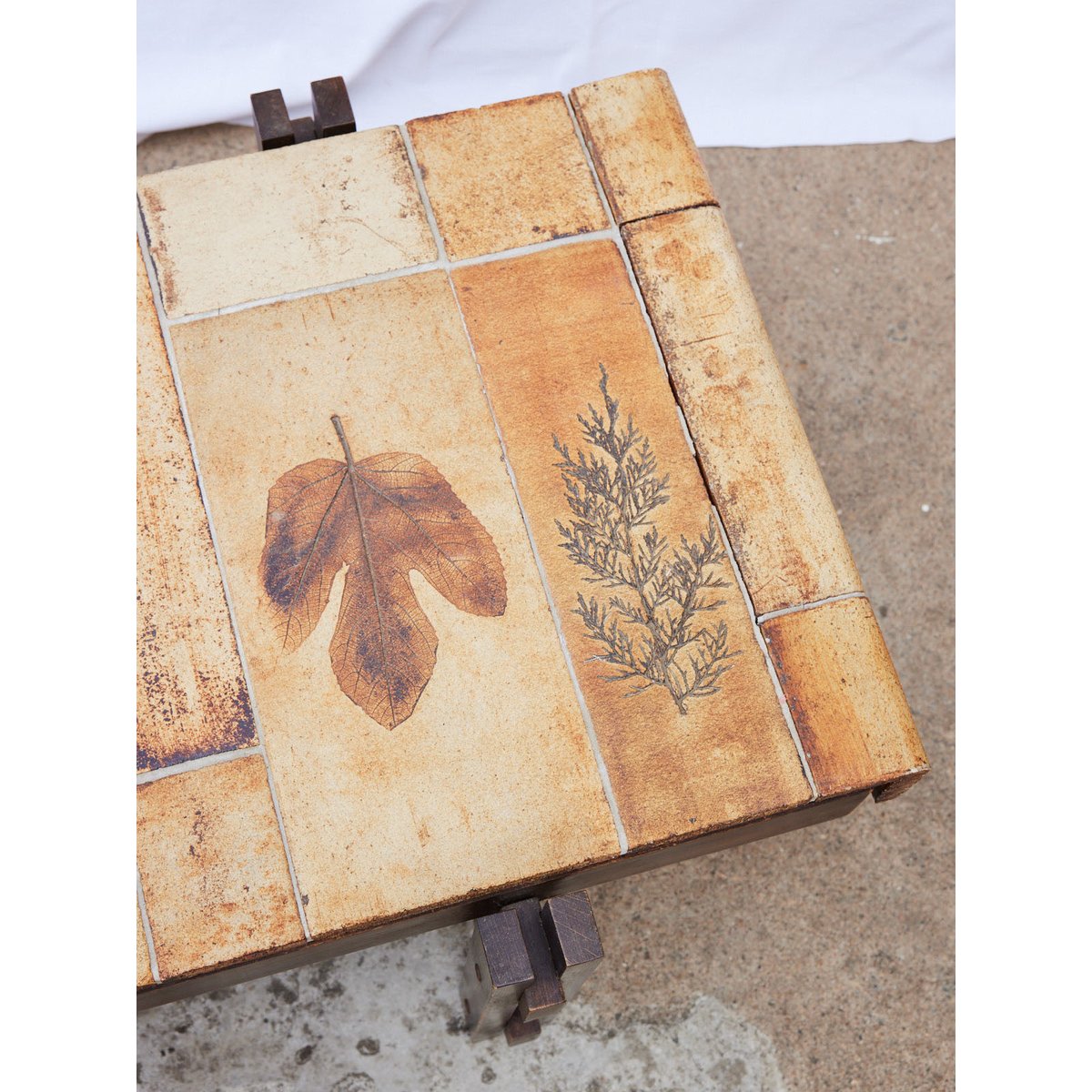 Table basse design Marie-Pierre N°87 - Bon état bois foncé, DEBONGOUT