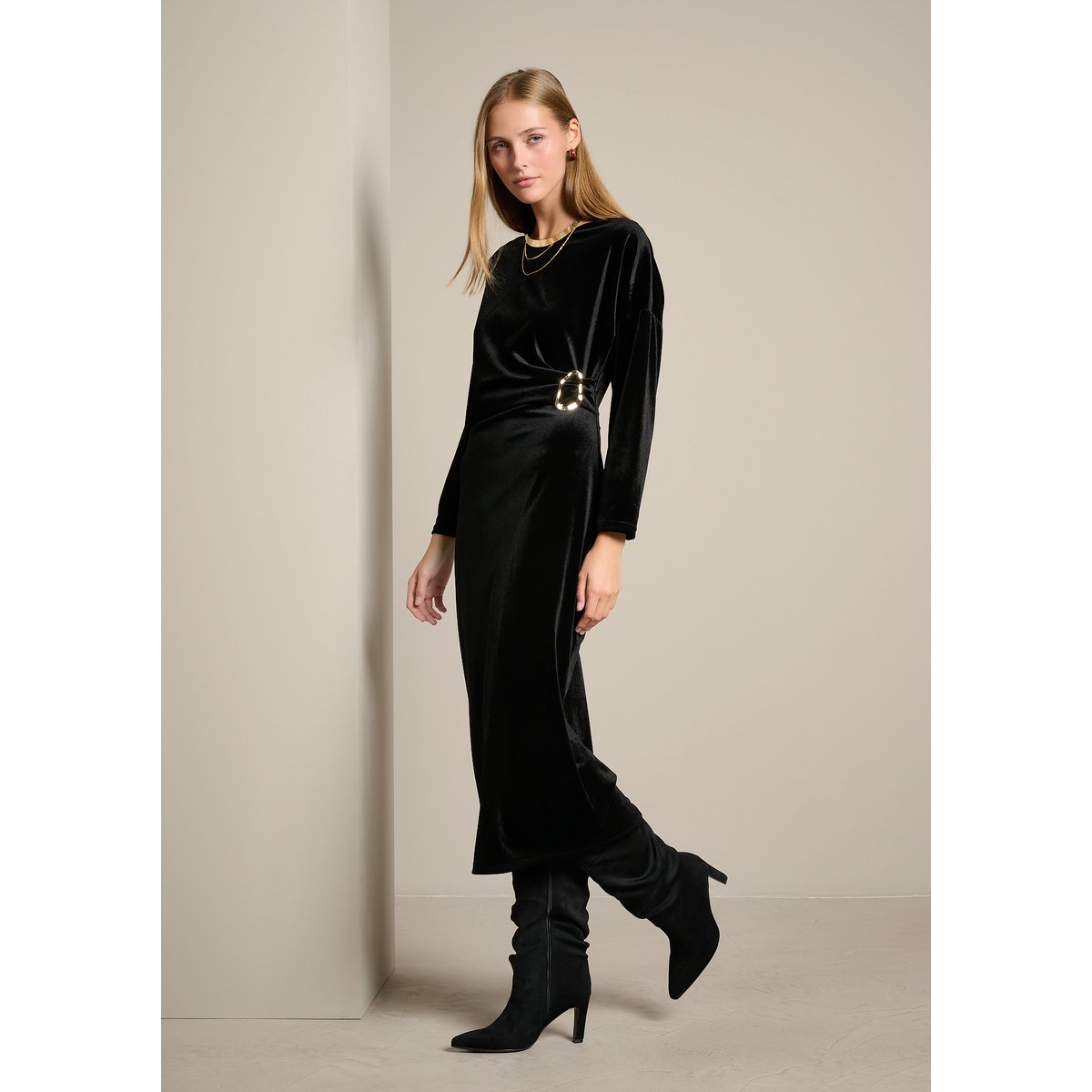 Robe midi en velours à boucle noir, LOLALIZA
