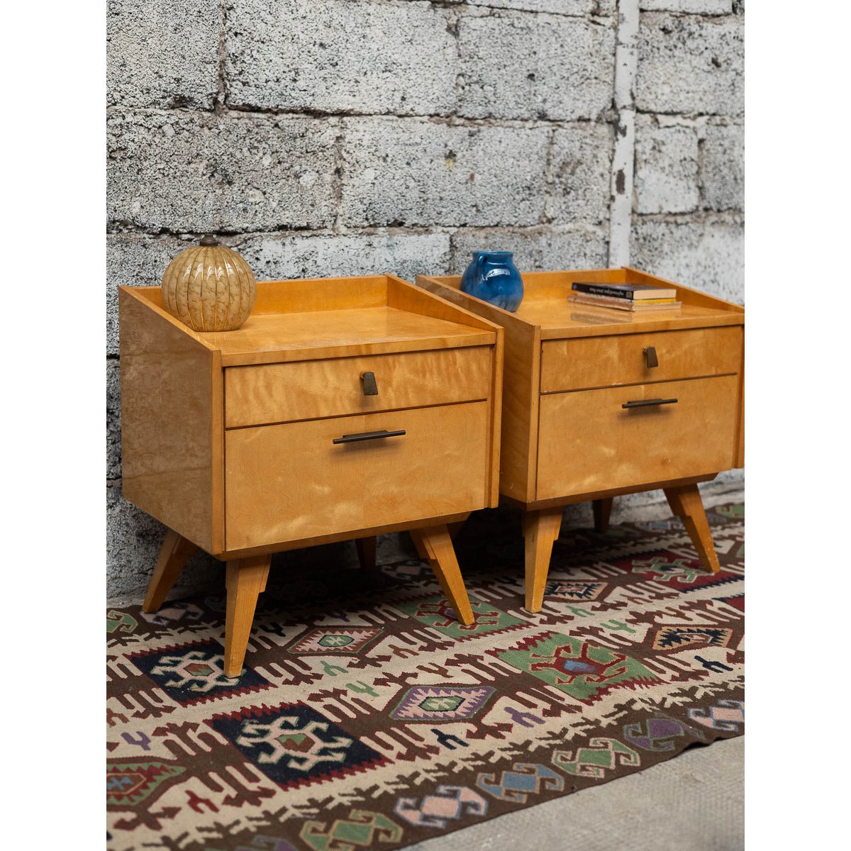 Paire de tables de chevets Maïa N°1534 - Bon état bois clair, DEBONGOUT