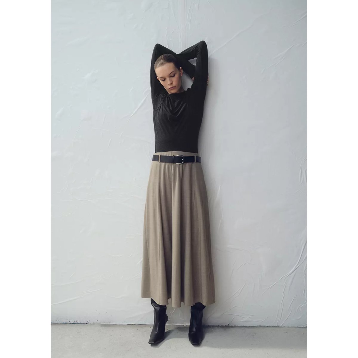 Jupe évasée à godets avec ceinture gris, MANGO