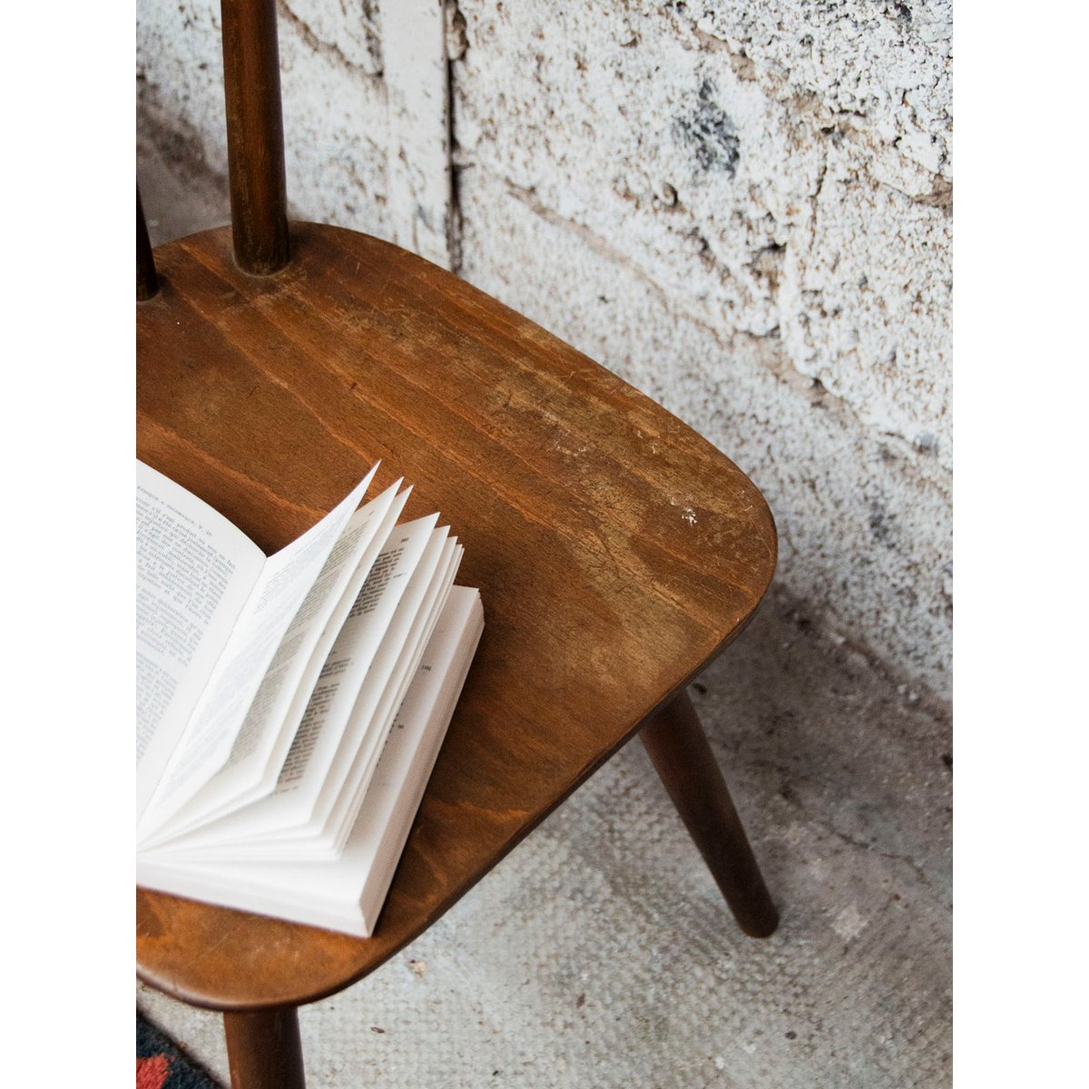 Paire de chaises en bois Alma N°731 - Bon état bois, DEBONGOUT