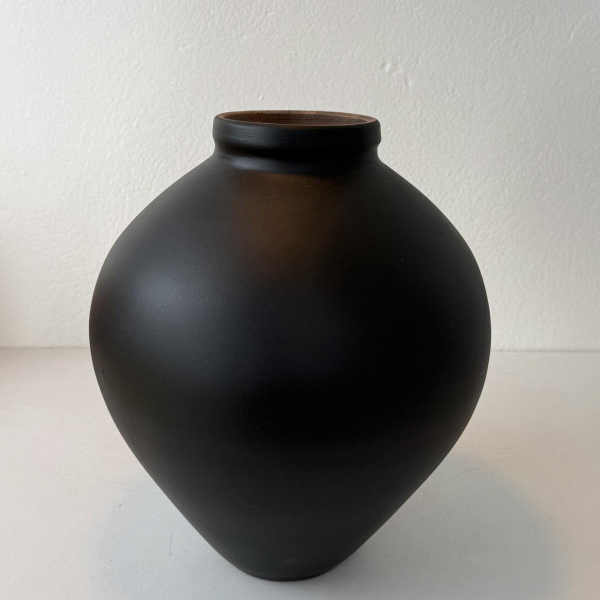 Vase décoratif en terre cuite, LUZ gris charbon, GERARD LAMY
