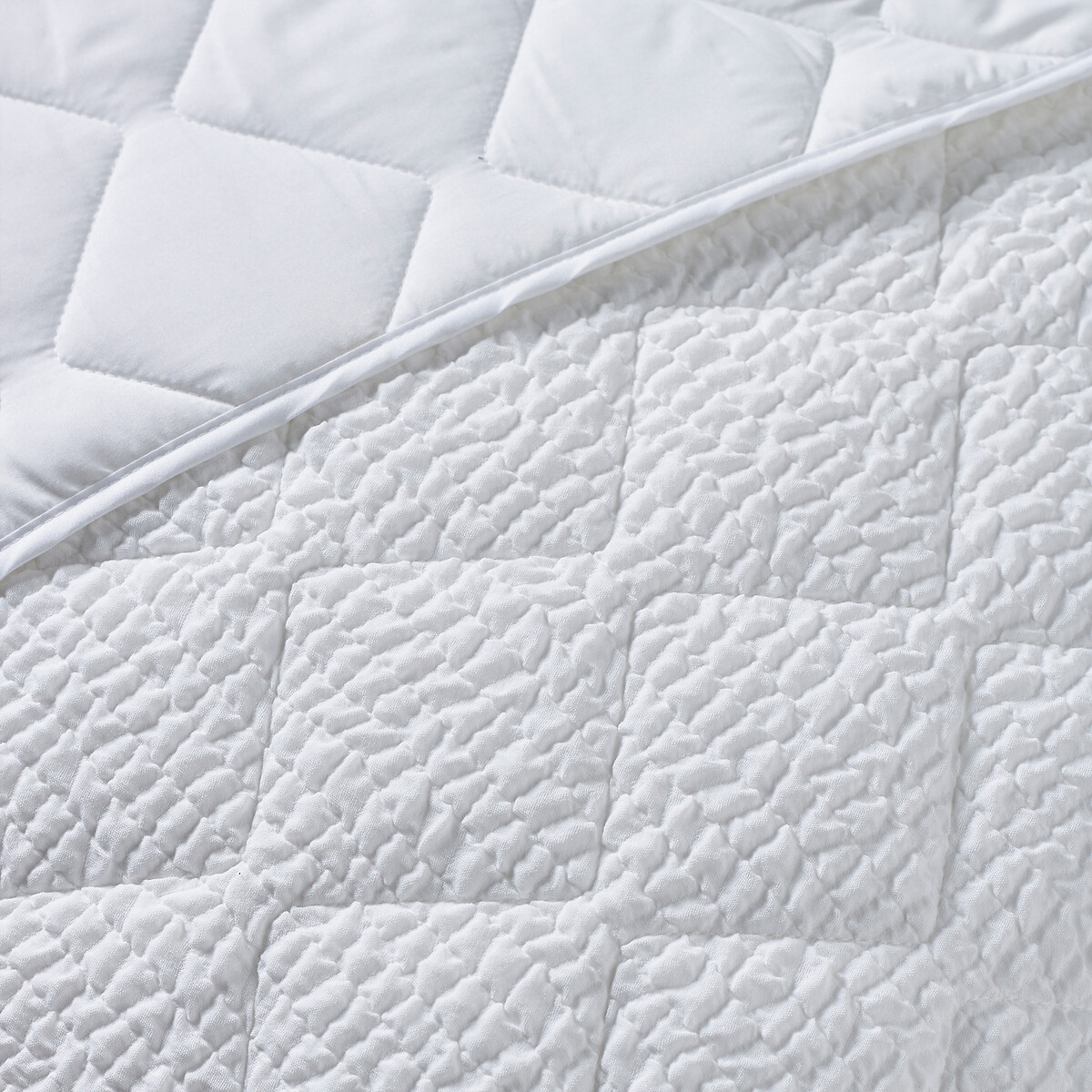 Crinkle Seersucker Texture Bedspread white, CATHERINE LANSFIELD